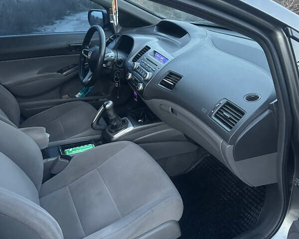 Серый Хонда Цивик, объемом двигателя 1.8 л и пробегом 232 тыс. км за 5000 $, фото 11 на Automoto.ua