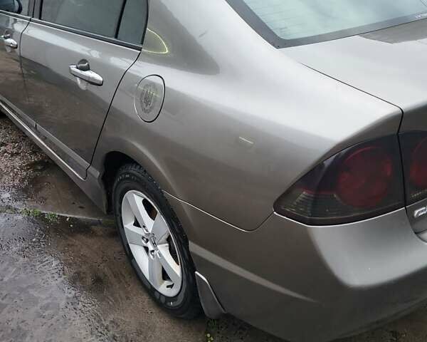 Сірий Хонда Сівік, об'ємом двигуна 1.8 л та пробігом 220 тис. км за 6900 $, фото 6 на Automoto.ua