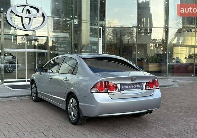 Серый Хонда Цивик, объемом двигателя 1.8 л и пробегом 156 тыс. км за 8953 $, фото 1 на Automoto.ua