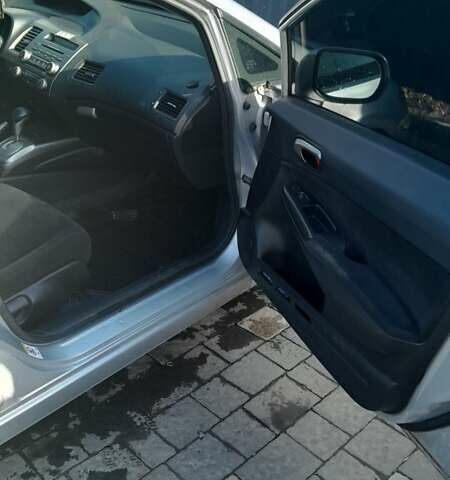 Серый Хонда Цивик, объемом двигателя 1.8 л и пробегом 162 тыс. км за 8300 $, фото 5 на Automoto.ua