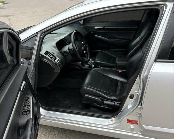 Серый Хонда Цивик, объемом двигателя 1.8 л и пробегом 230 тыс. км за 6300 $, фото 5 на Automoto.ua