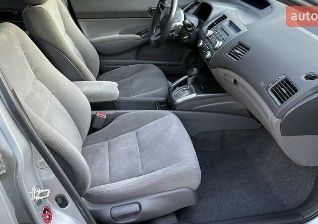 Серый Хонда Цивик, объемом двигателя 1.8 л и пробегом 156 тыс. км за 8953 $, фото 5 на Automoto.ua