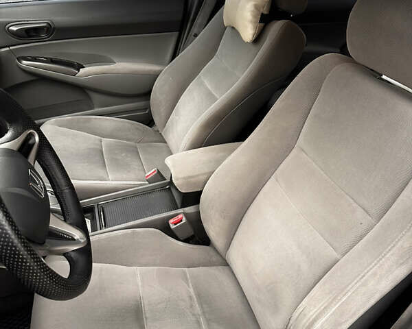 Серый Хонда Цивик, объемом двигателя 1.8 л и пробегом 250 тыс. км за 5700 $, фото 18 на Automoto.ua