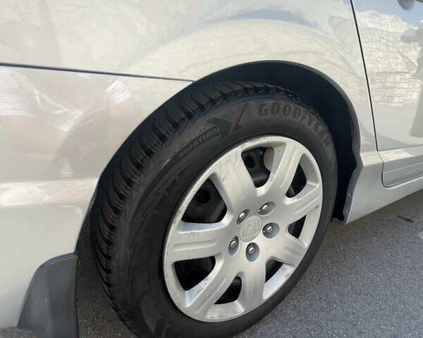 Серый Хонда Цивик, объемом двигателя 1.8 л и пробегом 234 тыс. км за 7300 $, фото 15 на Automoto.ua