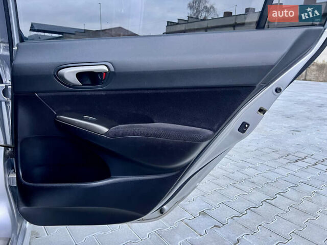 Серый Хонда Цивик, объемом двигателя 1.8 л и пробегом 168 тыс. км за 7650 $, фото 63 на Automoto.ua