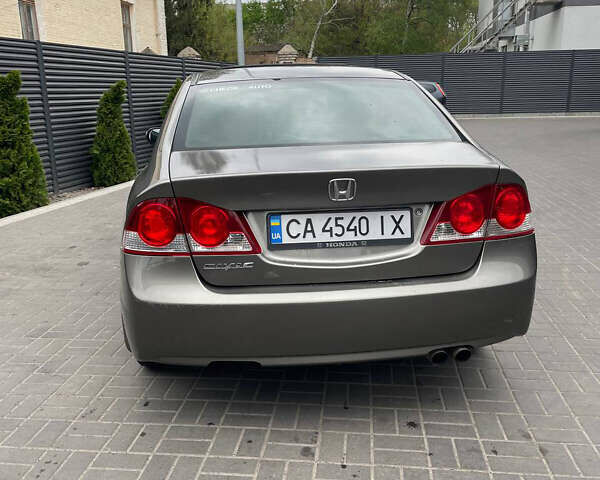 Серый Хонда Цивик, объемом двигателя 1.8 л и пробегом 238 тыс. км за 5750 $, фото 2 на Automoto.ua