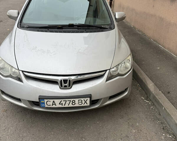 Серый Хонда Цивик, объемом двигателя 1.8 л и пробегом 180 тыс. км за 4700 $, фото 3 на Automoto.ua