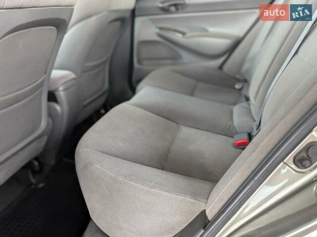 Серый Хонда Цивик, объемом двигателя 1.8 л и пробегом 232 тыс. км за 6300 $, фото 8 на Automoto.ua