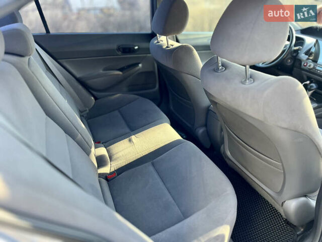 Серый Хонда Цивик, объемом двигателя 1.8 л и пробегом 234 тыс. км за 7300 $, фото 33 на Automoto.ua