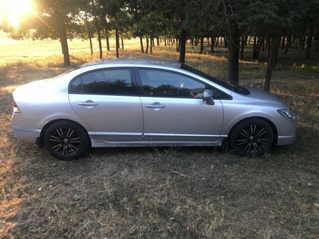 Хонда Цивик 2008 в Малине на Automoto.ua Серый Хонда Цивик, объемом двигателя 1.8 л и пробегом 330 тыс. км за 5850 $, фото 2 на Automoto.ua