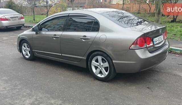 Серый Хонда Цивик, объемом двигателя 1.8 л и пробегом 268 тыс. км за 5800 $, фото 4 на Automoto.ua