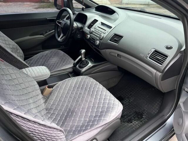 Серый Хонда Цивик, объемом двигателя 1.8 л и пробегом 267 тыс. км за 5700 $, фото 9 на Automoto.ua