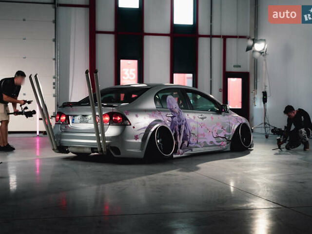 Серый Хонда Цивик, объемом двигателя 1.8 л и пробегом 185 тыс. км за 9000 $, фото 5 на Automoto.ua