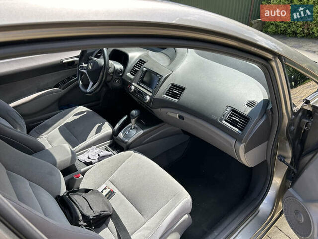 Серый Хонда Цивик, объемом двигателя 1.3 л и пробегом 215 тыс. км за 5500 $, фото 13 на Automoto.ua