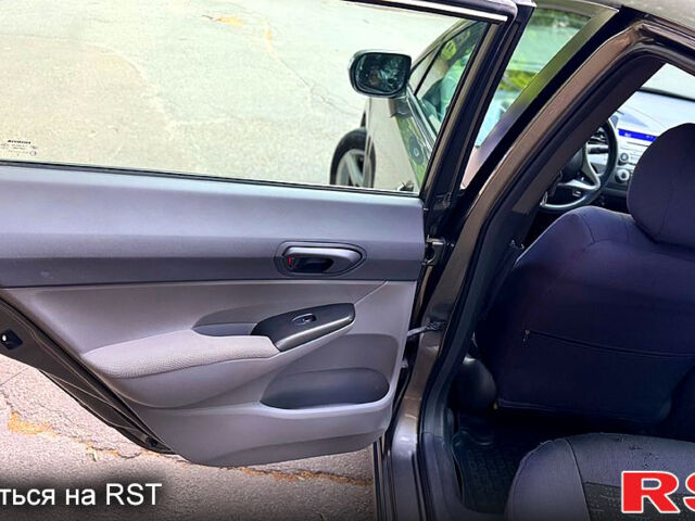 Серый Хонда Цивик, объемом двигателя 1.8 л и пробегом 92 тыс. км за 7000 $, фото 6 на Automoto.ua