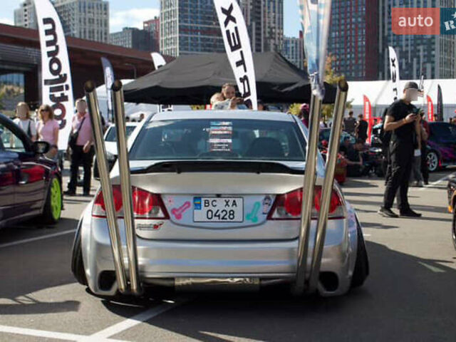 Серый Хонда Цивик, объемом двигателя 1.8 л и пробегом 185 тыс. км за 9000 $, фото 7 на Automoto.ua