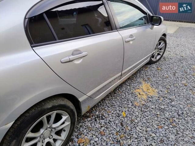Серый Хонда Цивик, объемом двигателя 1.8 л и пробегом 237 тыс. км за 5000 $, фото 5 на Automoto.ua