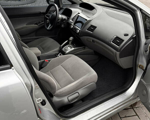 Серый Хонда Цивик, объемом двигателя 1.8 л и пробегом 250 тыс. км за 5700 $, фото 15 на Automoto.ua