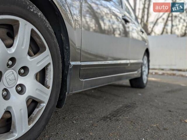 Серый Хонда Цивик, объемом двигателя 1.8 л и пробегом 232 тыс. км за 6300 $, фото 4 на Automoto.ua