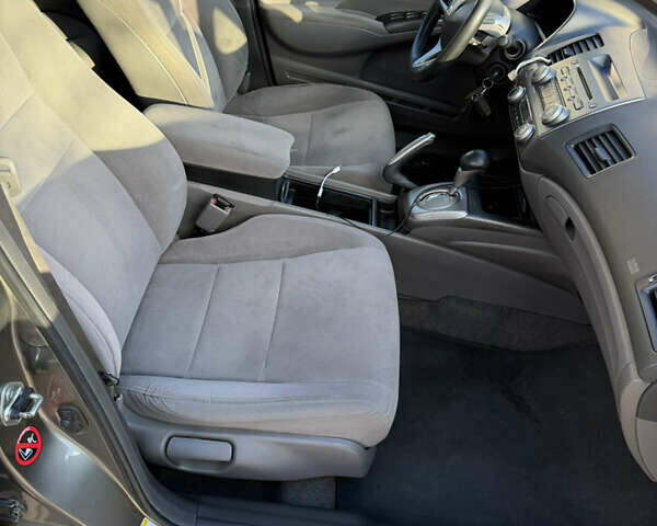 Серый Хонда Цивик, объемом двигателя 1.8 л и пробегом 148 тыс. км за 7400 $, фото 13 на Automoto.ua