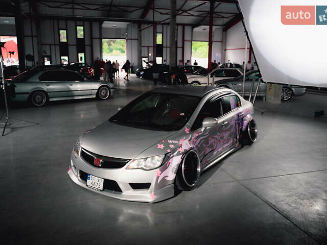 Серый Хонда Цивик, объемом двигателя 1.8 л и пробегом 185 тыс. км за 9000 $, фото 3 на Automoto.ua