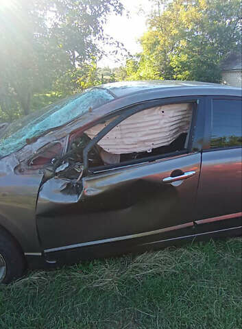 Серый Хонда Цивик, объемом двигателя 1.8 л и пробегом 180 тыс. км за 1500 $, фото 8 на Automoto.ua