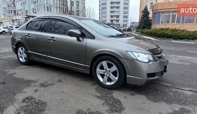 Серый Хонда Цивик, объемом двигателя 1.8 л и пробегом 268 тыс. км за 5800 $, фото 9 на Automoto.ua