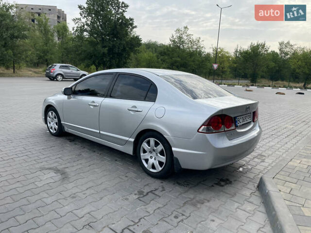 Серый Хонда Цивик, объемом двигателя 1.8 л и пробегом 193 тыс. км за 6700 $, фото 4 на Automoto.ua