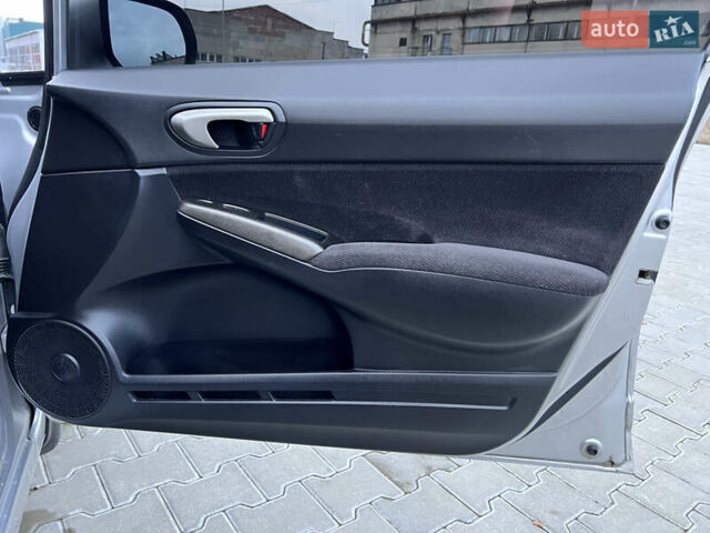 Серый Хонда Цивик, объемом двигателя 1.8 л и пробегом 168 тыс. км за 7650 $, фото 57 на Automoto.ua