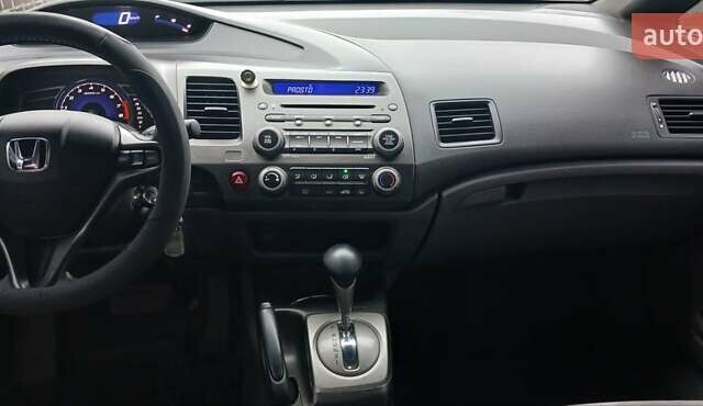Серый Хонда Цивик, объемом двигателя 1.8 л и пробегом 268 тыс. км за 5800 $, фото 32 на Automoto.ua