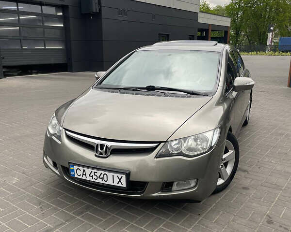 Серый Хонда Цивик, объемом двигателя 1.8 л и пробегом 238 тыс. км за 5750 $, фото 4 на Automoto.ua