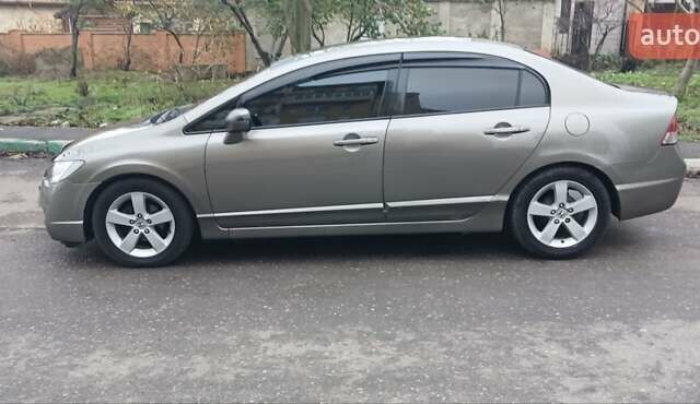 Серый Хонда Цивик, объемом двигателя 1.8 л и пробегом 268 тыс. км за 5800 $, фото 1 на Automoto.ua