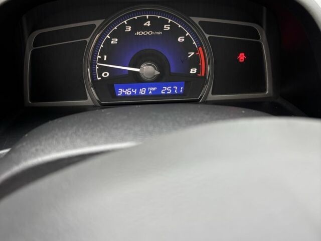 Серый Хонда Цивик, объемом двигателя 1.8 л и пробегом 346 тыс. км за 5500 $, фото 5 на Automoto.ua