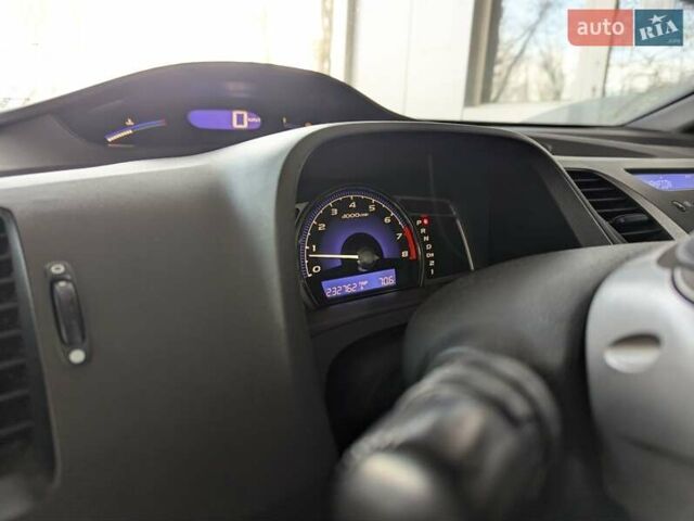 Серый Хонда Цивик, объемом двигателя 1.8 л и пробегом 232 тыс. км за 6300 $, фото 12 на Automoto.ua