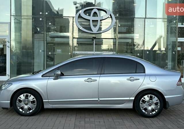 Серый Хонда Цивик, объемом двигателя 1.8 л и пробегом 156 тыс. км за 8953 $, фото 2 на Automoto.ua