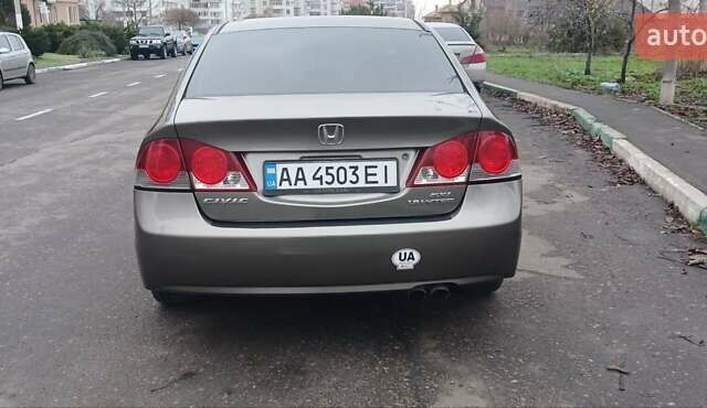 Серый Хонда Цивик, объемом двигателя 1.8 л и пробегом 268 тыс. км за 5800 $, фото 5 на Automoto.ua
