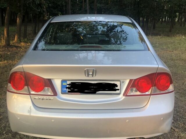 Хонда Цивик 2008 в Малине на Automoto.ua Серый Хонда Цивик, объемом двигателя 1.8 л и пробегом 330 тыс. км за 5850 $, фото 3 на Automoto.ua