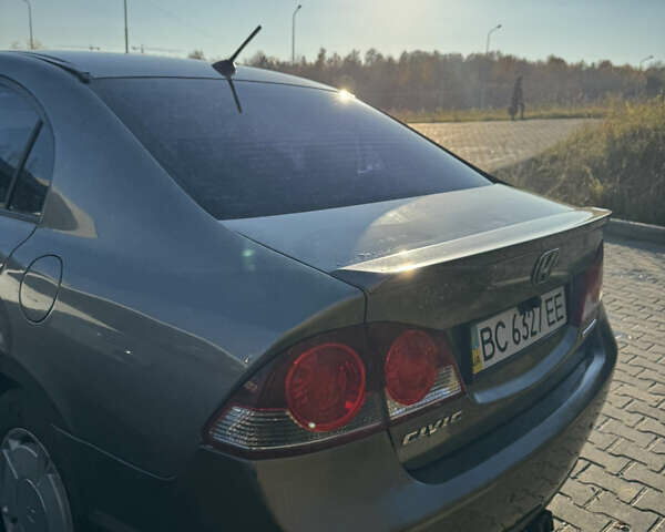 Серый Хонда Цивик, объемом двигателя 1.3 л и пробегом 215 тыс. км за 5500 $, фото 6 на Automoto.ua