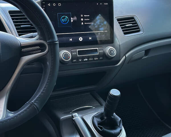 Серый Хонда Цивик, объемом двигателя 1.8 л и пробегом 307 тыс. км за 6200 $, фото 7 на Automoto.ua