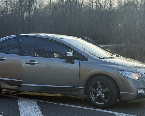 Сірий Хонда Сівік, об'ємом двигуна 1.8 л та пробігом 200 тис. км за 7600 $, фото 5 на Automoto.ua