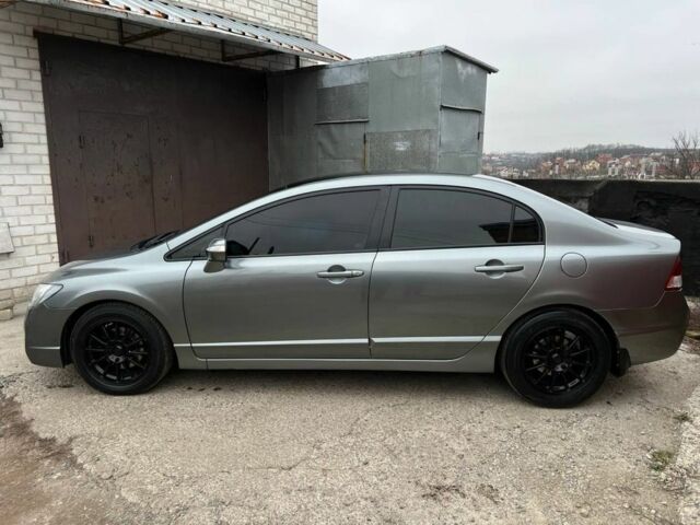 Серый Хонда Цивик, объемом двигателя 1.8 л и пробегом 267 тыс. км за 5700 $, фото 1 на Automoto.ua