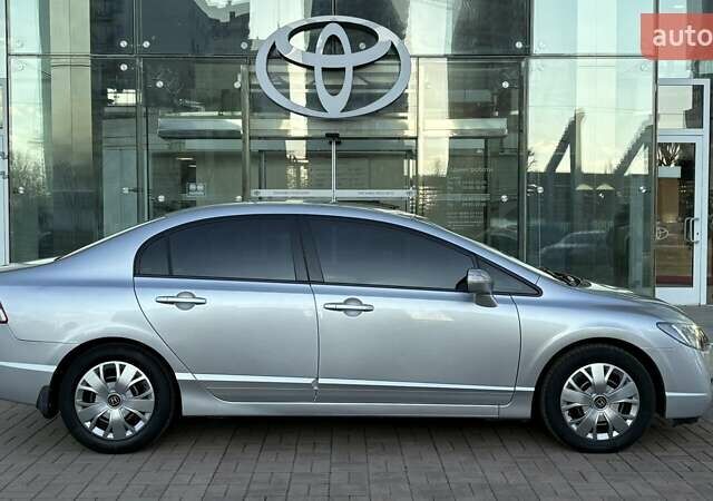 Серый Хонда Цивик, объемом двигателя 1.8 л и пробегом 156 тыс. км за 8953 $, фото 15 на Automoto.ua