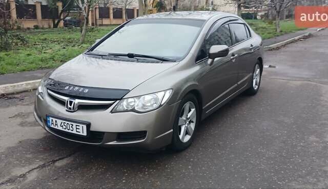 Серый Хонда Цивик, объемом двигателя 1.8 л и пробегом 268 тыс. км за 5800 $, фото 2 на Automoto.ua