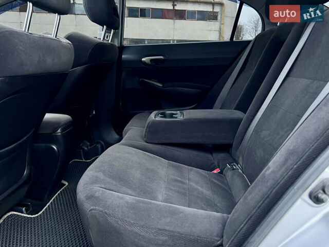 Серый Хонда Цивик, объемом двигателя 1.8 л и пробегом 168 тыс. км за 7650 $, фото 41 на Automoto.ua