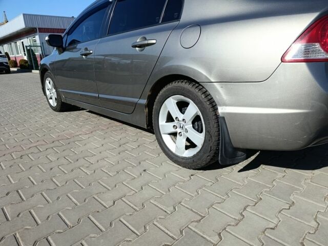 Серый Хонда Цивик, объемом двигателя 1.8 л и пробегом 225 тыс. км за 5500 $, фото 2 на Automoto.ua