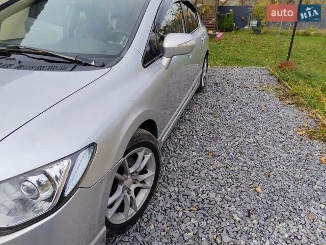 Серый Хонда Цивик, объемом двигателя 1.8 л и пробегом 237 тыс. км за 5000 $, фото 4 на Automoto.ua