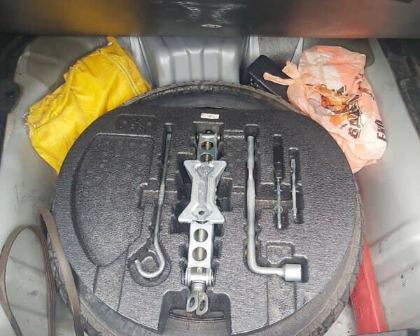 Серый Хонда Цивик, объемом двигателя 1.34 л и пробегом 170 тыс. км за 7000 $, фото 8 на Automoto.ua