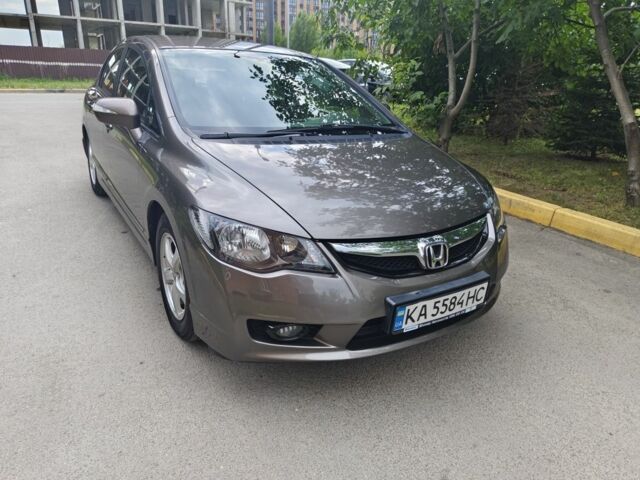Серый Хонда Цивик, объемом двигателя 1.3 л и пробегом 246 тыс. км за 6500 $, фото 1 на Automoto.ua