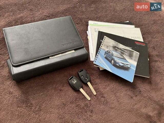 Серый Хонда Цивик, объемом двигателя 1.3 л и пробегом 249 тыс. км за 7200 $, фото 74 на Automoto.ua