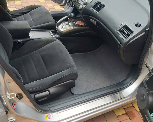 Серый Хонда Цивик, объемом двигателя 1.34 л и пробегом 170 тыс. км за 7000 $, фото 4 на Automoto.ua